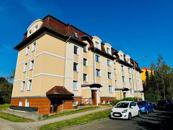 PRONAJATO Pronájem bytu 3+1, OV, 2. patro, sklep, 58,6 m2, Kubelíkova ul. – Mariánské Lázně