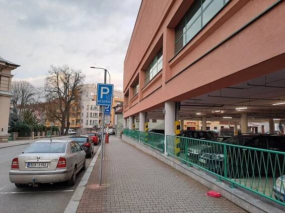 V kině Svět v Táboře bude diskuse o parkování. Radní zvou rezidenty Nového města