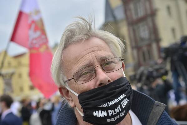 Milion chvilek napíná energii k volbám. Zaplnil i Staroměstské náměstí