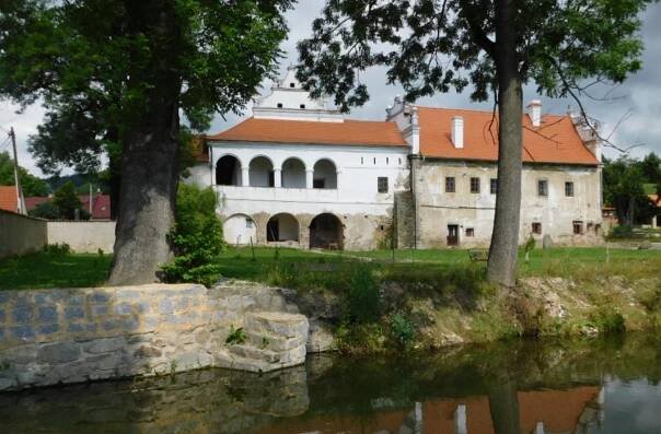 DESTINACE POŠUMAVÍ | Zámek Mokrosuky