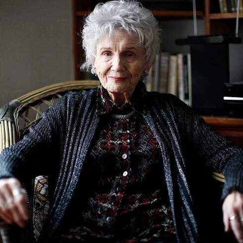 Weeks After Alice Munro’s Death, Daughter Tells of Dark Family Secret