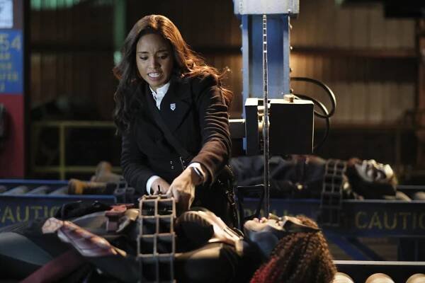 Batwoman - Pravidlo č. 1 - Z filmu - Meagan Tandy, Javicia Leslie