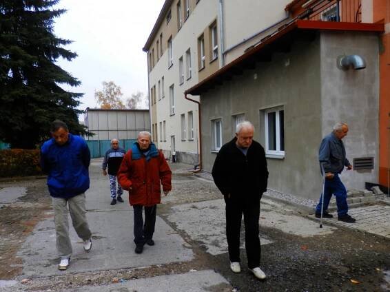 Posezení v hospůdce - Oficiální stránky Domov pro seniory Vroutek