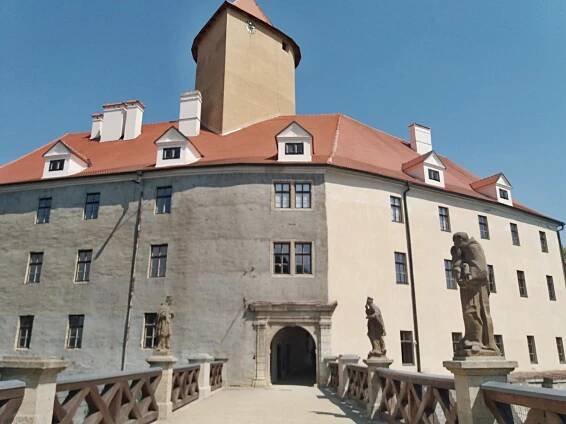 Prachová věž na hradě Veveří nedaleko Brna vznikla původně jako podpěra jednoho z paláců | Střední Čechy