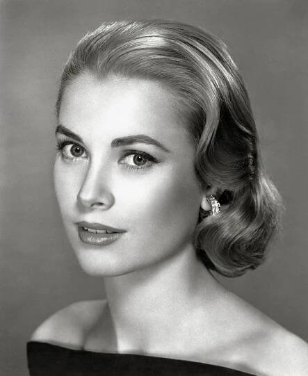 První foto Nicole Kidman jako Grace Kelly: Co na ni říkáte?