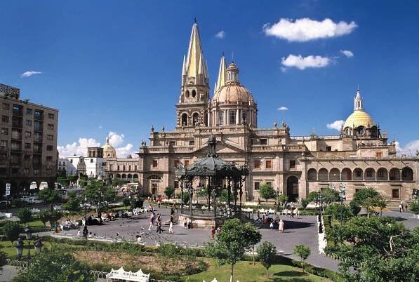 Reasons why people are moving to Mexico