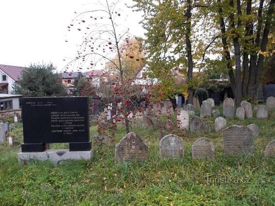 Městys Lukavec a židovský hřbitov