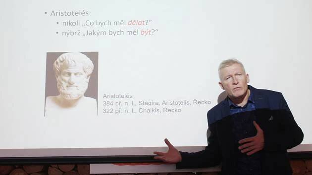Lidé jsou jazýčkem na misce vesmírných vah, říká biolog i kněz Marek Orko Vácha