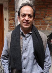 In what style does Vikram Seth write?