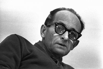KOMENTÁŘ: Případ Adolf Eichmann a dnešní smysl stíhání válečných zločinců