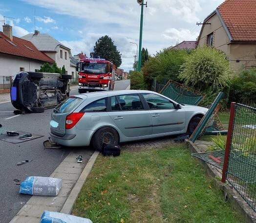 Dopravní nehoda dvou vozidel si vyžádala zásah hasičů | hasici.cz 