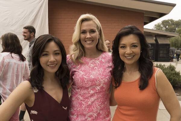 Huangovi v Americe - Mo' Chinese Mo' Problems - Z natáčení - Constance Wu, Chelsey Crisp, Ming-Na Wen