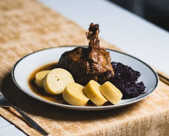 Pobyt ve 4* hotelu v Mariánských Lázních: jídlo, vyhřívaný bazén i wellness procedury