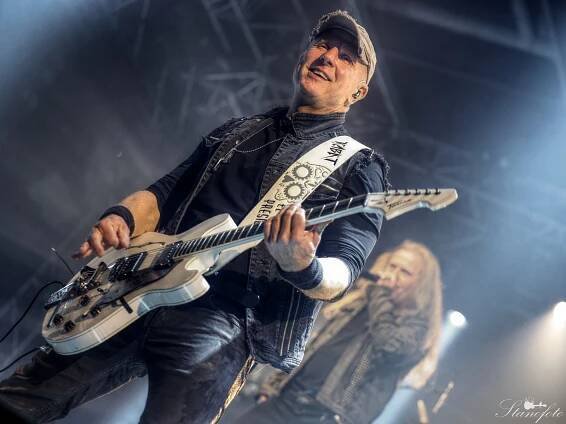 Ohlédnutí za energickou show. Takhle vypadal koncert Kabátů v Třebíči
