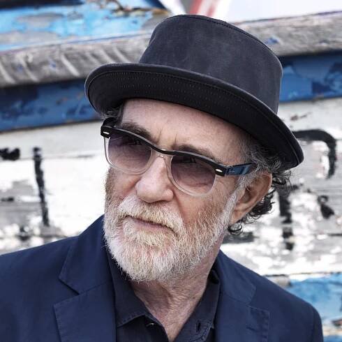 Poslechněte si interpreta Francesco De Gregori, sledujte hudební videa, přečtěte si životopis, podívejte se na data turné a další informace.