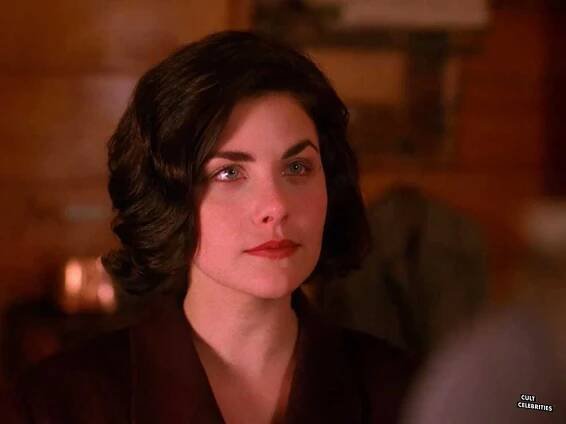 Sherilyn Fenn in Twin Peaks (1990)