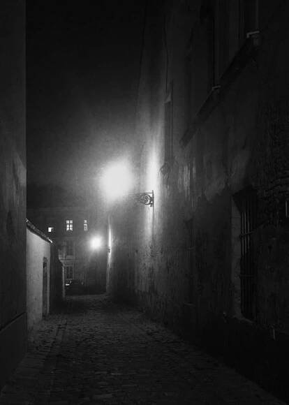 ulicka - bratislava - Galerie - Temnakomora.cz - web pro milovníky červeného světla a vůně chemikálií