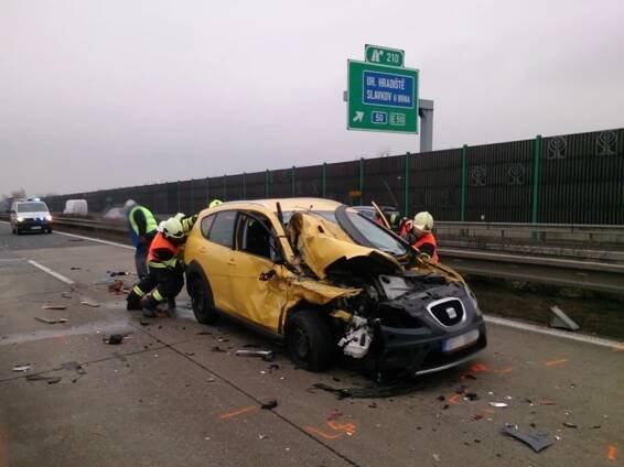Dálnici D1 u Vyškova blokovalo šest havarovaných aut