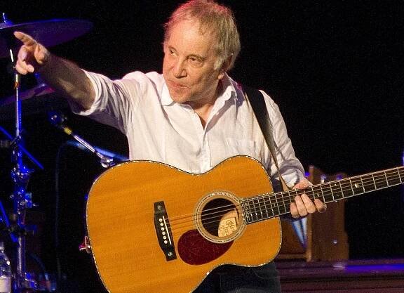 Paul Simon opět překvapil. Novým albem se částečně vrací na začátek své kariéry