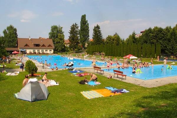 Koupaliště v Morkovicích plné lidí