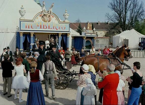 Lásky, potlesk i pády pod šapitó: Fenomén Cirkus Humberto