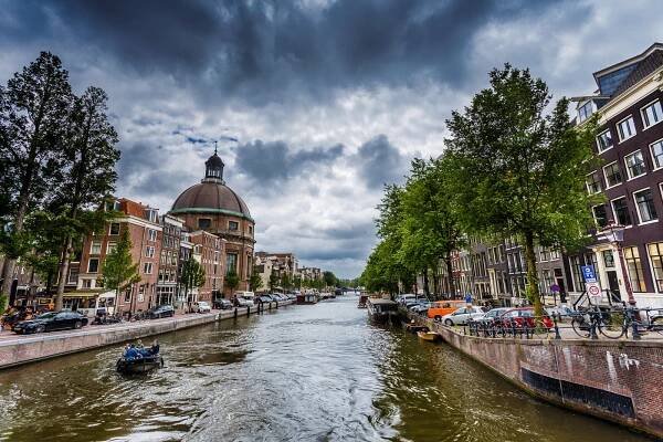 VEN A PEDALEAR A AMSTERDAM – Luis Valdés