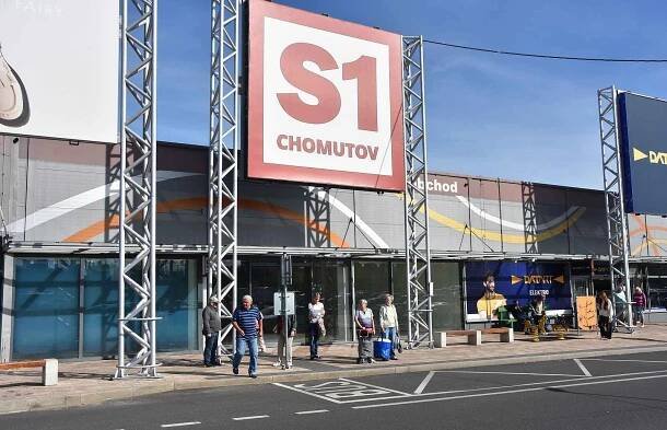 Obchodní centrum S1 Chomutov v otvické nákupní zóně.