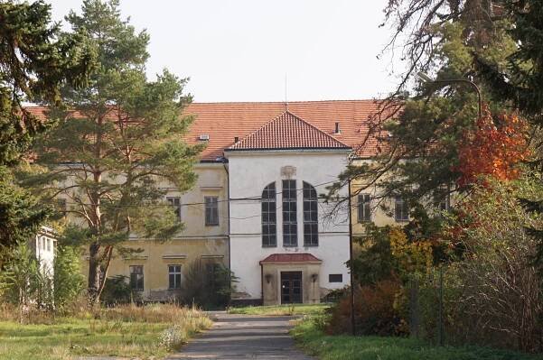 Dolní zámek (Panenské Břežany)