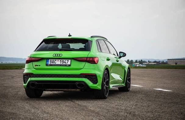 Nejnovější Audi RS 3 Sportback s pětiválcem s turbem je zelená šílenost za „rozumnou“ cenu