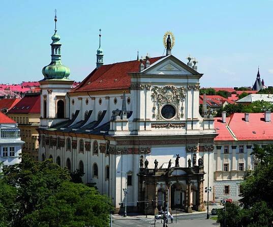 Kostel sv. Ignáce s jezuitskou kolejí a kaplí sv. Františka Xavera