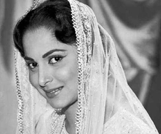 Waheeda Rehman Biography - Childhood, Life Achievements & Timeline