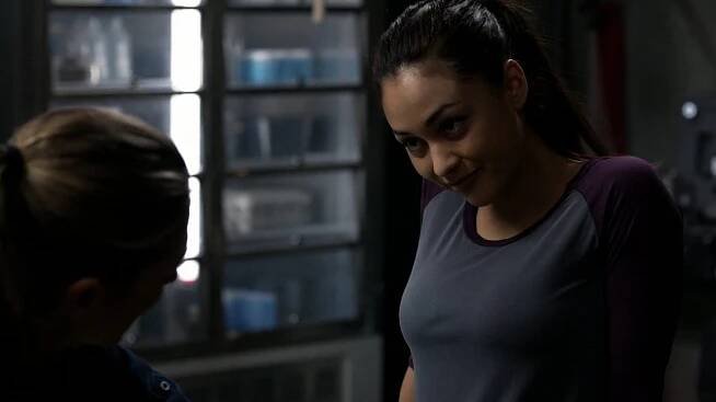 Prvních 100 - Bitter Harvest - Z filmu - Lindsey Morgan