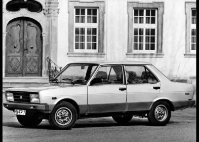 Fiat 131 Mirafiori (1974): naposledy s pohonem zadních kol – AutoRevue.cz