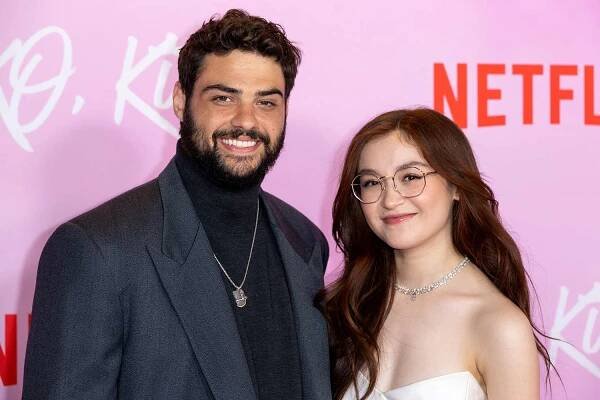 Noah Centineo (L) and Anna Cathcart attend the Los Angeles Special Screening of Netflix's 