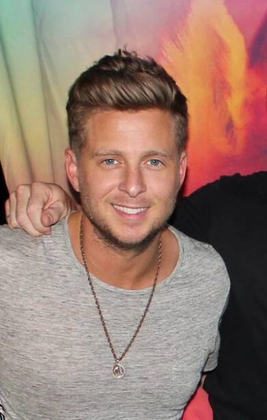 Soubor:RyanTedderphotocall.jpg – Wikipedie