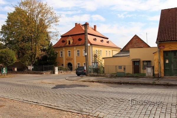 Radnice, muzeum Josefa Hyláka. - Muzeum