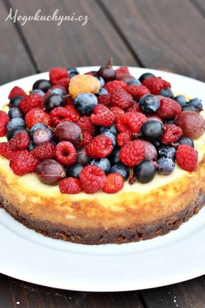 Pečený mascarpone cheesecake s ovocem