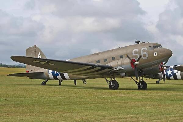 Douglas DC-3 (C-47 Skytrain / Dakota (N147DC)