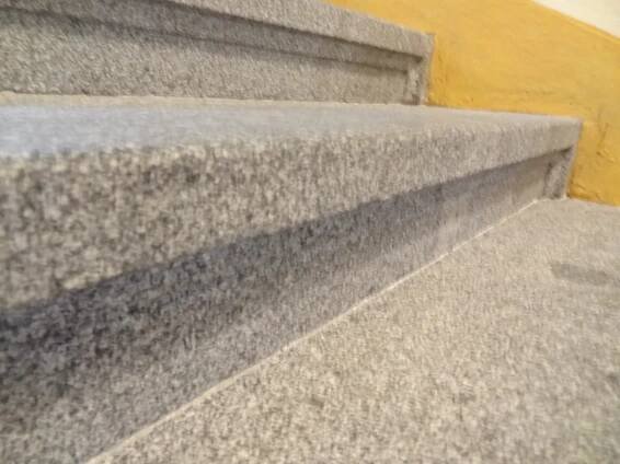 Čištění žulových schodů secesní dům Hlahol, Masarykovo nábřeží. Praha 500m2 - Uklizený dům