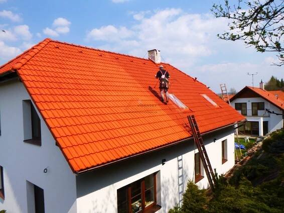 Renovační nátěr tašek | VÍDENSKÝ | RENOVAČNÍ NÁTĚRY STŘECH