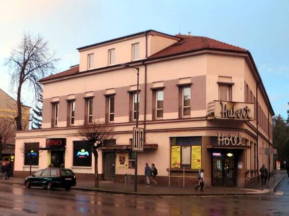 Soubor:Hotel Hubert, Poděbrady (2018).jpg