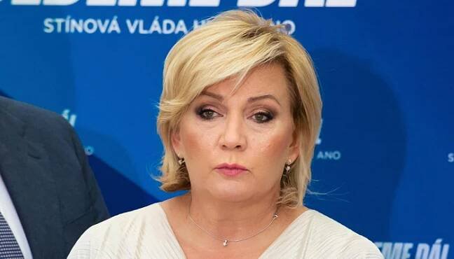 Vejdu a požádám o imunitu, šokovala obžalovaná Jana Nagyová v boji o Senát. Za političku se postavila Alena Schillerová. Exministryně vysvětlila, proč na taková slova došlo