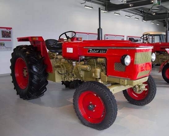 Levý zadní blatník v základní barvě - Cabrio - Zetor URI