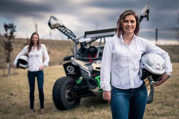 "Holky z kanclu" se chystají v bugině zdolat výzvu jménem Rallye Dakar