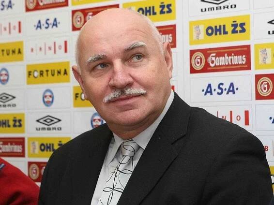 Při podpisu nové smlouvy Došek neváhal ani minutu