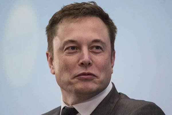 Musk Down $100 Billion in 2022 as Tesla Tanks