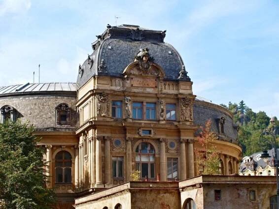 Další peníze jen na koncertní sál. Karlovy Vary řeší opravu Císařských lázní