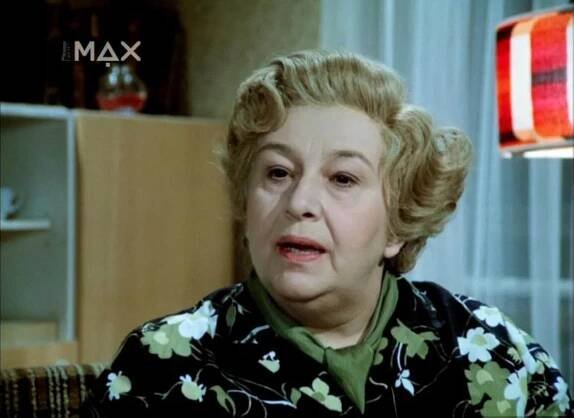 Stella Zázvorková in Ten svetr si nesvlíkej (1981)