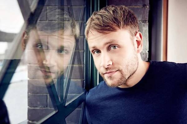 About Max – Max Riemelt
