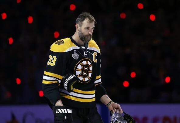 Zdeno Chára patrí medzi najlepších obrancov profiligy, jednotkou sa stal Bobby Orr